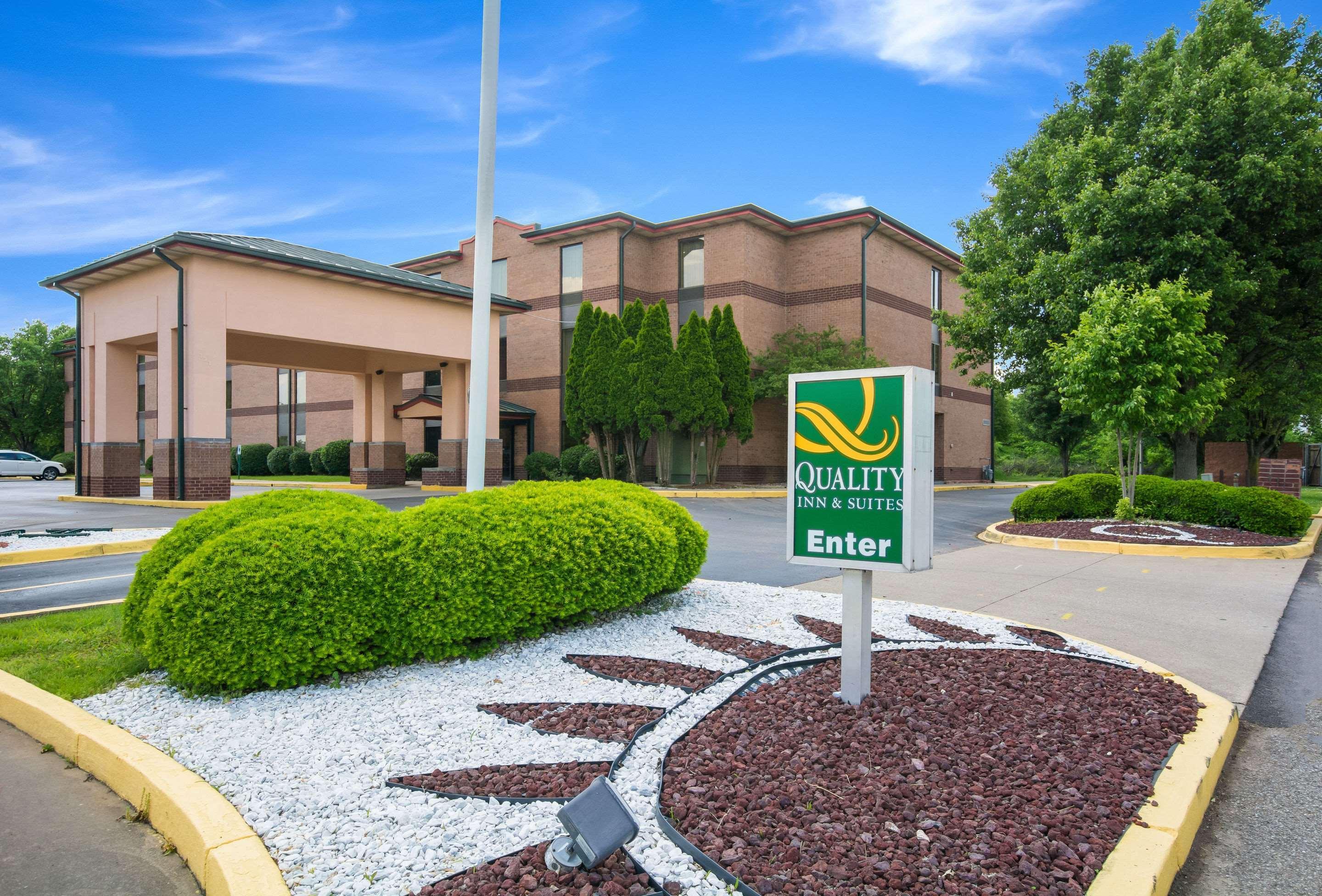 Quality Inn&Suites-Sellersburg Exterior foto